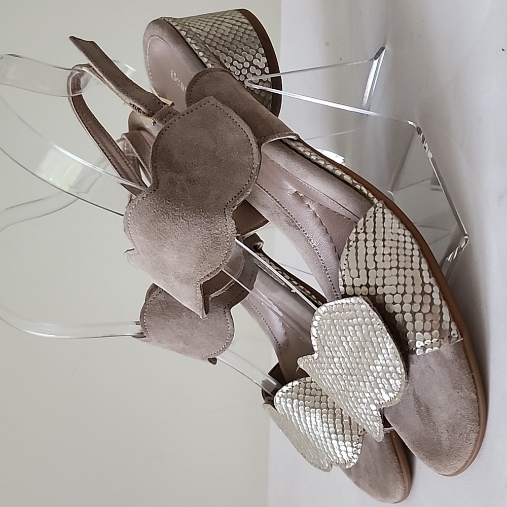 BeautiFeel Elsie Satin Gold Embossed Leather Gray Suede Round Heel Sandals 10.5